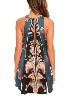 Top túnica Free People Dream Free boho estampado floral satinado con tiras recortadas X-pequeño Foto 1 de 4