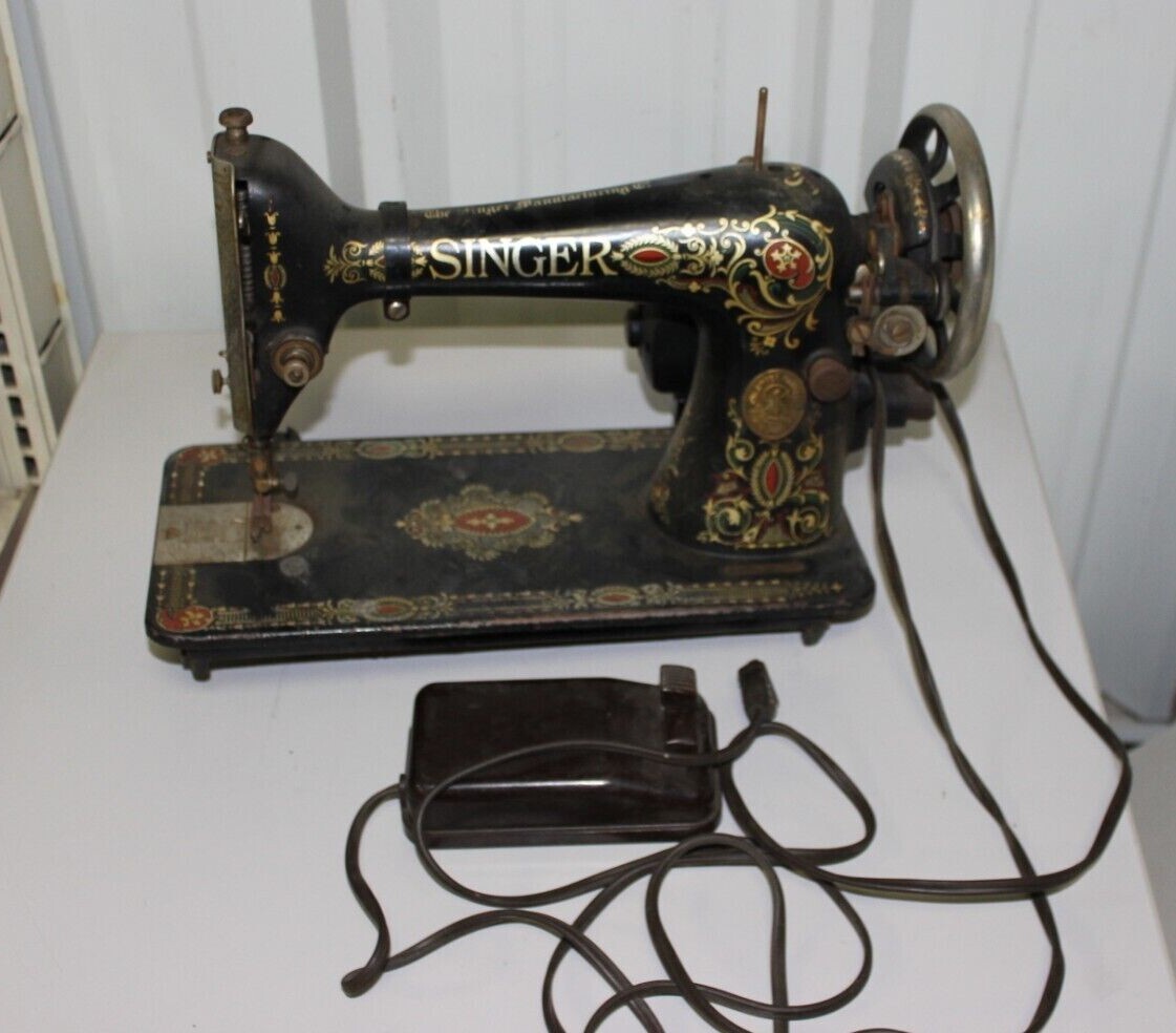 VINTAGE SINGER SEWING MACHINE RFJ88 pedal light needs work see
