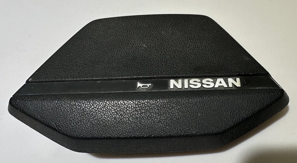 Camioneta pickup Nissan Datsun 720 80 81 82 83 84 85 86 almohadilla de bocina negra OEM Nissan 🛻 Foto 1 de 4