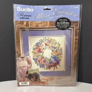 Kit Bordado Cinta Bucilla Corona Floral 41022 Cinta 100% Seda Nuevo Antiguo Stock - Imagen 1 de 7