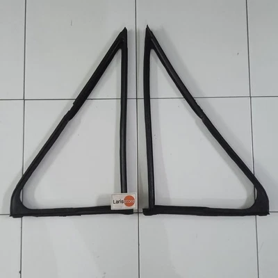 Front Door Vent Rubber Seal For Isuzu Trooper / Bighorn 3 Door 1984-1987 Pair LR - Изображение 1 из 4