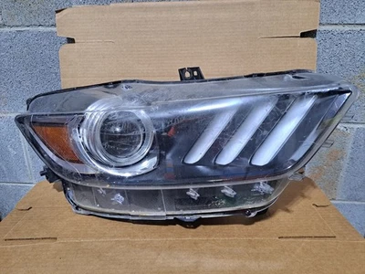 Ford Mustang 2015-2017: faro lateral derecho del pasajero delantero Foto 1 de 4