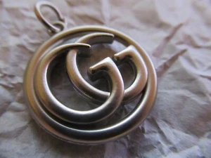 GUCCI CIONDOLO ZIP PULL 26X23MM tono ARGENTO, METALLO QUESTO È PER 1 - Foto 1 di 4