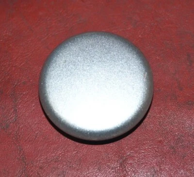 克莱斯勒 300 米 Sebring LHS PT 着色银色金属中心盖 4284995 30393 — 第 1/4 张图片