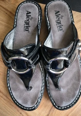 Sandalias Alegria Lola Tanga Cuña Cuero Negro Talla 10-US Correa Ajustable Foto 1 de 4