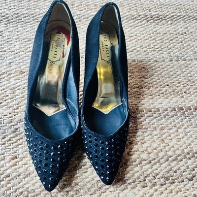 Zapatos de tacón Ted Baker London para mujer con tachuelas de gamuza negros talla 41/10 Foto 1 de 4