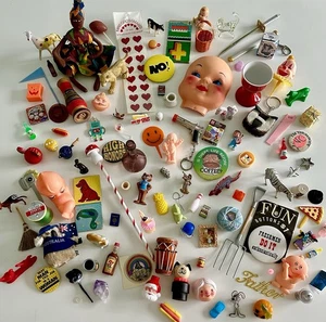 110 TRINKETS LOT Letter Press Tray Miniatures Collection JUNK DRAWER FUN VTG TOY - Picture 1 of 13