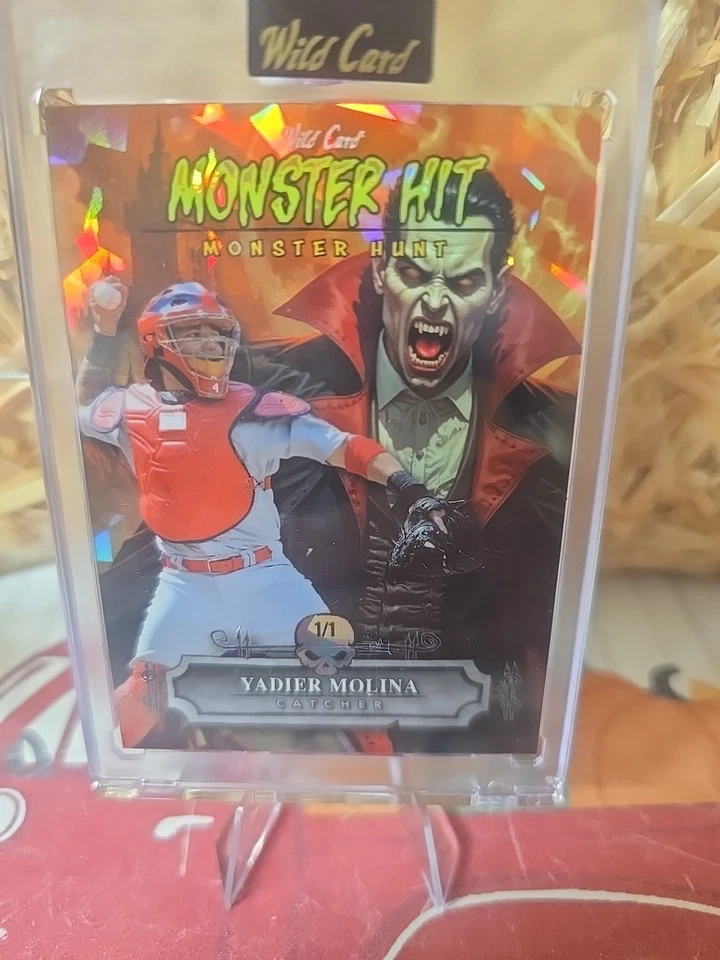 2025 Wild Card HAUNTED HITS Multi-Sport YADIER MOLINA Monster Hunt 罕见 SSP 1/1 — 第 1/2 张图片