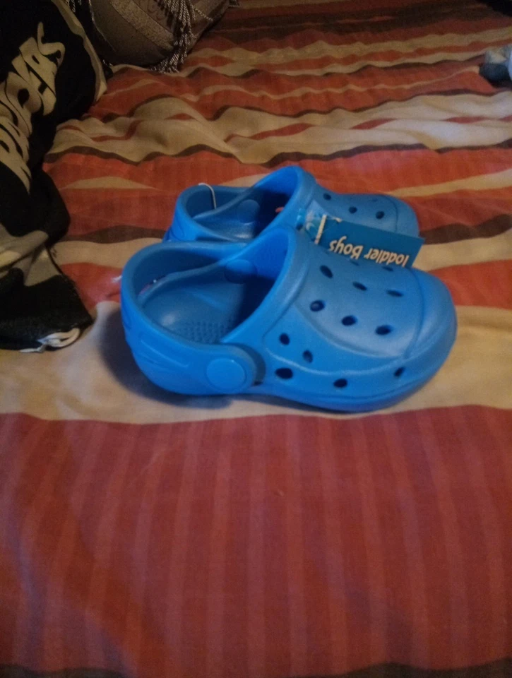 Crocs niño pequeño azul talla 5-6 Foto 1 de 1