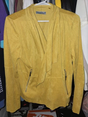 Nueva CHAQUETA BAGATELLE IMITACIÓN CUERO DRAPEADA Para Mujer Talla Mediana Color Tostado Súper Suave Foto 1 de 3