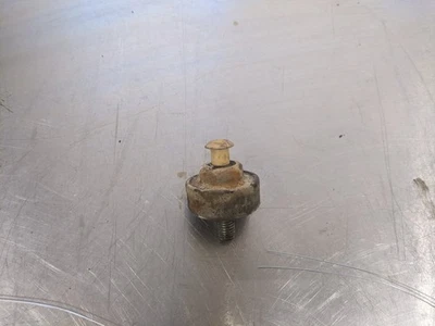 Sensor de detonación de golpe de 2000 Chevrolet Silverado 1500 5,3 10456603 Foto 1 de 3