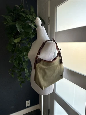 Bolso de Hombro Hobo Dooney Bourke Caqui Nylon Cuero Borde Foto 1 de 4
