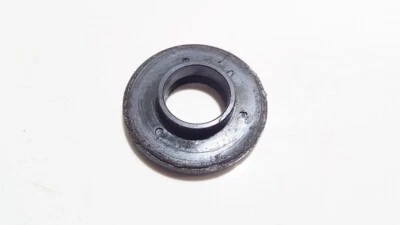 Soporte guía delantero derecho Mazda 626 2000 usado, original #1064813-79 Foto 1 de 2