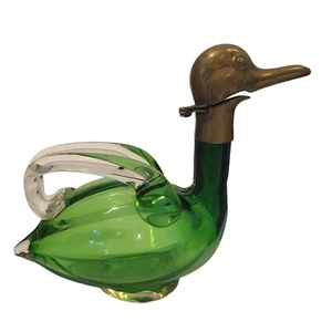 Jarra de pato con cabeza de latón de vidrio artístico verde austriaco de la década de 1940 - Imagen 1 de 8