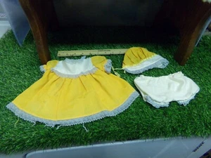 si adatta piccolo cavolo toppa BAMBINI BAMBOLA VESTITO GIALLO - Foto 1 di 2