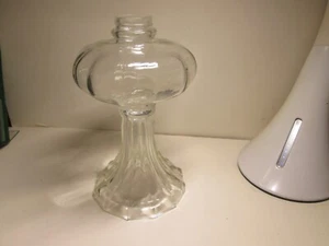9 1/2 INCH CLEAR GLASS OIL/KEROSENE LAMP. - Picture 1 of 4