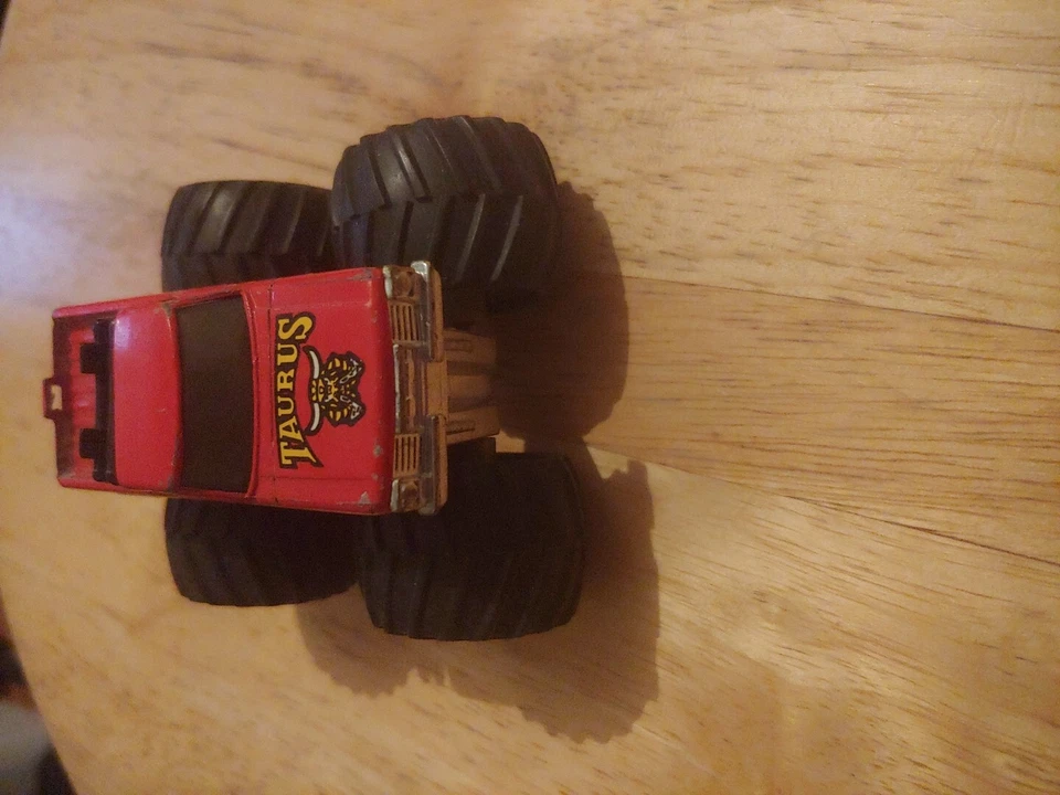 Monster Truck Taurus 1985 diecast Matchbox vintage  Foto 1 de 4
