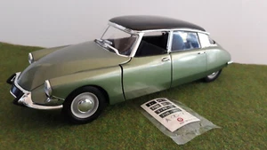 CITROËN DS berline 1963 vert métal toit noir 1/18 SOLIDO 7228 voiture miniature - Picture 1 of 9