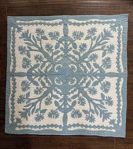 Regency Creations Hawaii Wandbehang Baby Decke 42”x42” Dusty Blue White - Bild 1 von 6