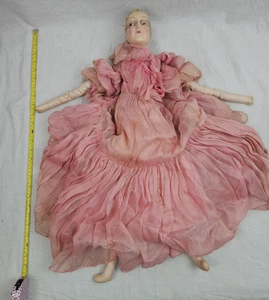 BAMBOLA ANTICA 26" MOLTO ANTICA CON VESTITO ROSA - Foto 1 di 10