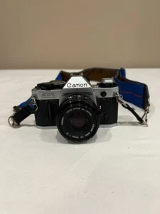 CANON AE-1 fotocamera vintage pellicola 35 mm con cinturino - obiettivo deve essere pulito - Foto 1 di 8