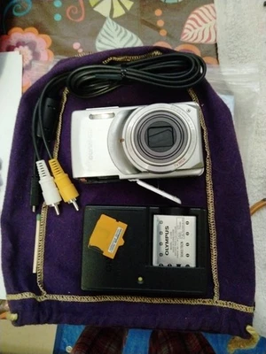 Olympus Stylus 7010 12.0MP Digital Camera - Silver Works Great - Image 1 of 4