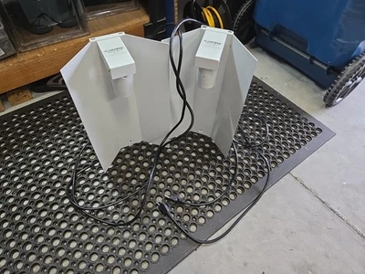 Dos luces fluorescentes de crecimiento fluorescentes funcionan con bombilla fluorescente 125W 6400K Foto 1 de 4