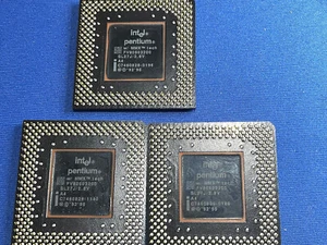 INTEL PENTIUM MMX FV80503200 SL27J/2.8V 200MHZ Socket7 GOLD SOME RESIN ON TOP - Picture 1 of 4