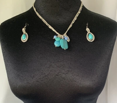 Collar Liz Claiborne Plata Turquesa Cuentas Multi Hilos y Pendientes Sin Marca Foto 1 de 4