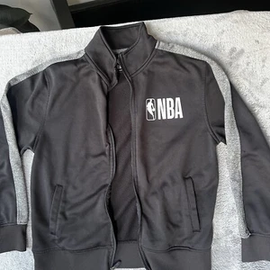 NBA youth MEDIUM (10-12) Black Zip Up Sweatshirt Pockets - Zipper Is Broke - Picture 1 of 7