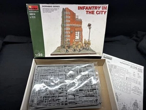 1/35 MiniArt 36014 Infantry In The City Diorama Kit Open Box Sealed Sprues - Picture 1 of 2