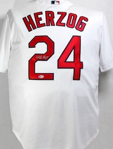 Camiseta blanca majestuosa autografiada por Whitey Herzog de los Cardenales de San Luis - Beckett *2 - Imagen 1 de 11