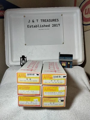 CHOICE OF 3 - HO Scale Accurail Unassembled Reefers, Steel Box, Hopper Cars Lot - Image 1 of 4