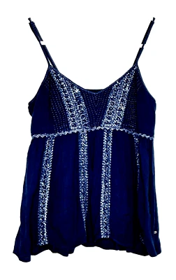 Usado en Excelente Condición American Eagle Outfitters Talla S, Cuello en V, Correas Ajustables, Detalle Bordado Top Foto 1 de 4