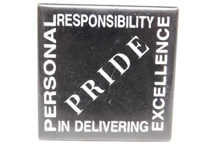 Pinback Cuadrado 2" "ORGULLO" Vintage Pinback en Excelente Estado - Imagen 1 de 4