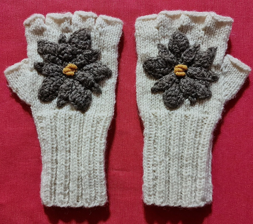 GUANTES VINTAGE HECHOS A MANO DIRNDL TRAHTEN TIROLEAN FOLCLORE ARTE LANA BLANCA TEJIDA Foto 1 de 4
