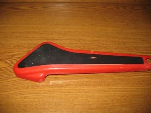 1982 NU50 A RED RIGHT FOOT PEG STEP BAR COVER HONDA URBAN EXPRESS NU 50 A - Picture 1 of 3