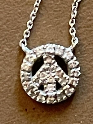 罗伯托硬币小宝藏微型白金和平标志项链 1360 美元 — 第 1/4 张图片