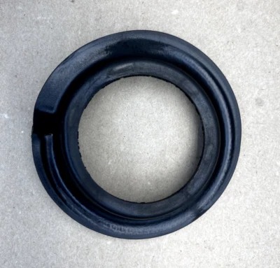 06-24 Lexus IS250 IS350 ISC AISLADOR DE RESORTE HELICOIDAL INFERIOR OEM 48158-30020 Foto 1 de 4