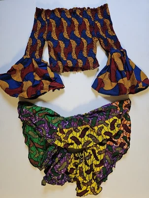 2 tops Ankara con hombros descubiertos de Lola's African Apparel Co. de Nigeria Foto 1 de 4