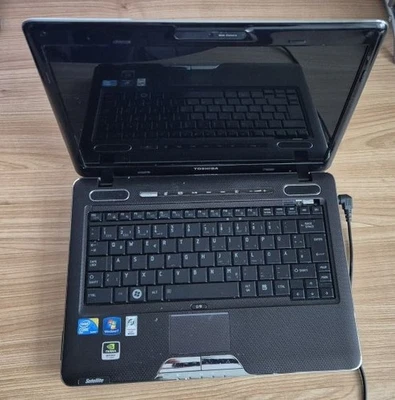 Toshiba Satellite U500 12J 13,30Zoll Display, 4GB RAM, Nvidia Grafik, DVD - Bild 1 von 4