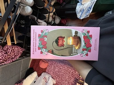 Lámpara calentador de velas de pastel corto de fresa rara Foto 1 de 2