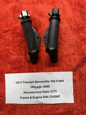 Triumph Bonneville 750 T140V T140D 1973 estriberas traseras 83-2854/83-2855 Foto 1 de 2