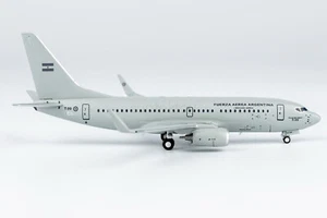 NG Model 1:400 Argentina - Air Force Boeing B737-700 Diecast Flugzeug T-99 - Bild 1 von 8