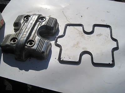 1983 83 HONDA MAGNA V45 VF750 FRONT TOP HEAD COVER SET — 第 1/2 张图片