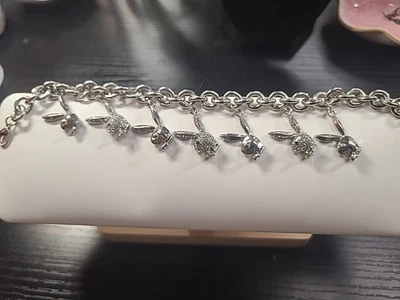 Berloques pendurados Playboy coelho pulseira tom prata pavê strass 7,5–9” - Imagem 1 de 3