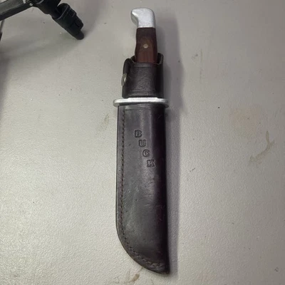 Cuchillo Bowie de Colección BUCK 124 EE. UU. FRONTIERSMAN Mango de Palo de Rosa Funda de Cuero Original Foto 1 de 4