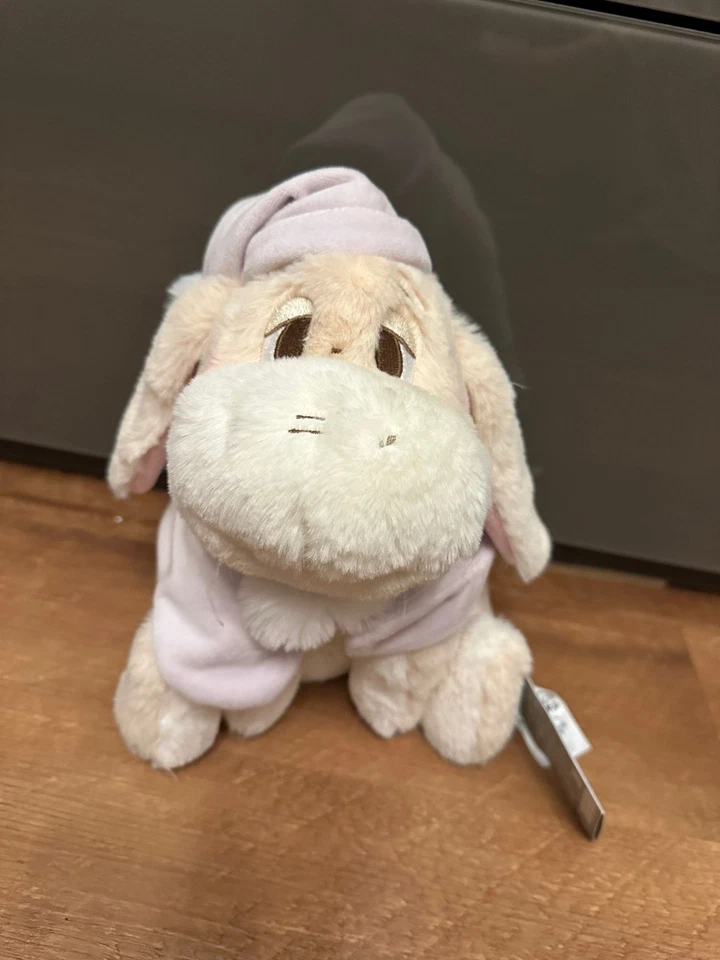 Disney Authentic 2024 Winter Winnie the Pooh Eeyore kleiner Plüsch - Bild 1 von 4