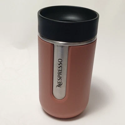 Taza de viaje pequeña Nespresso NOMAD rosa floreciente 300 ml bebida fría caliente a prueba de derrames Foto 1 de 4