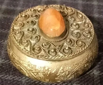 ANTIGUA CAJA DE TABACO VICTORIANA PLATA ARTES Y MANUALIDADES TAPA CONTENEDOR DETALLADA Foto 1 de 3